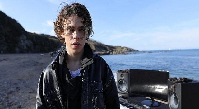 Alper Erözer ile “Wannabe” Dünya’ya İniş Yaptı: “Tell Me What You Want”
