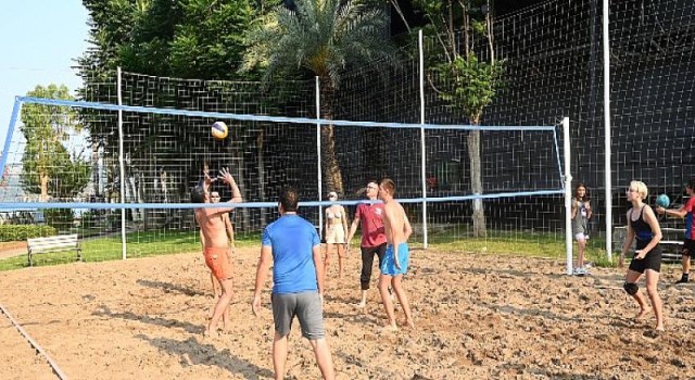 Başkan Topaloğlu’ndan Plaj Voleyboluna Top ve File Desteği...Kemer