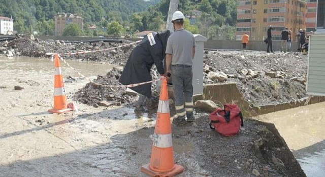Başkent EDAŞ yoğun yağış ve sel koşullarında kesintisiz enerji mücadelesini sürdürüyor