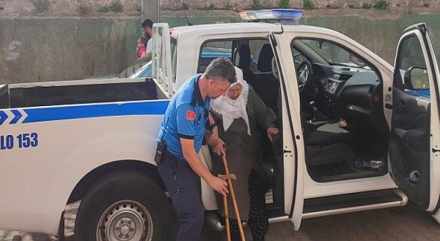 Hatice teyzenin yardımına Zabıta koştu... Kocaeli