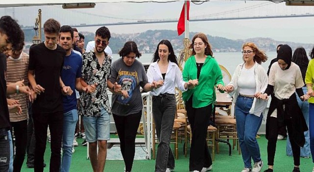 Üniversite adaylarına boğazda motivasyon gezisi... Bağcılar Belediyesi