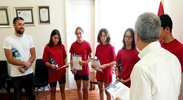 Egeli Yüzücüler turnuvalara damga vurmaya devam ediyor