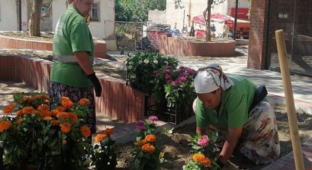 Güre’de Yeni Köy Meydanı Renkeniyor