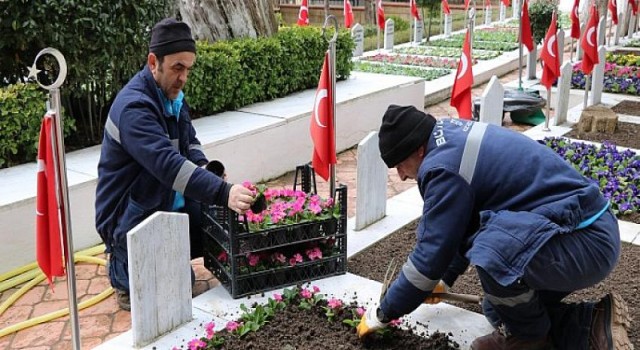Mezarlıklar bayrama hazır...Kocaeli