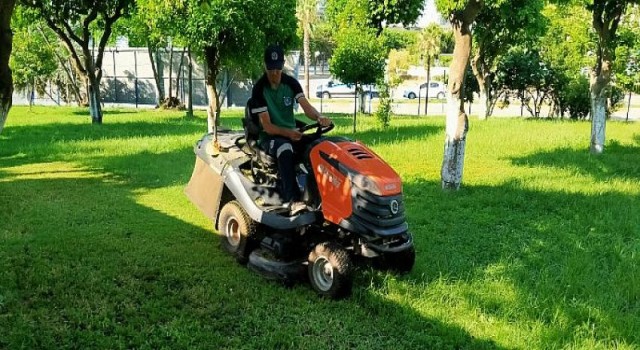 Yenişehir Belediyesi park ve yeşil alanlarda çalışmalarını sürdürüyor
