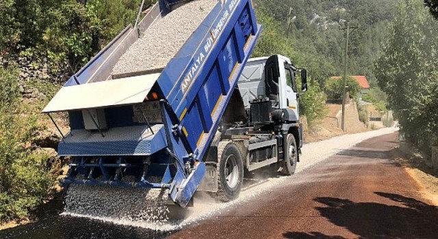 Antalya Büyükşehir’den Akseki ve İbradı’da yol çalışması