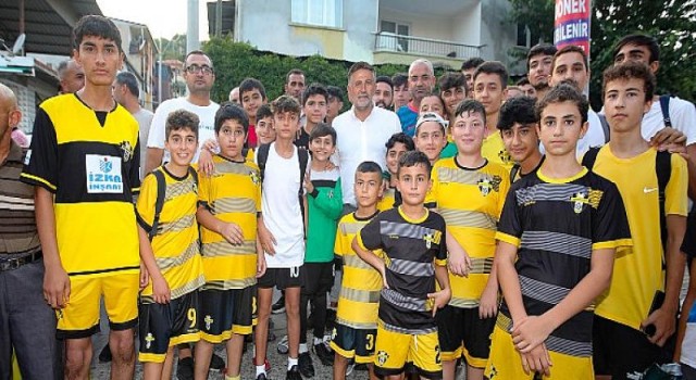 Başkan Sandal, Onur Mahallesi’ni ziyaret etti ”Bayraklı, hepimizin”