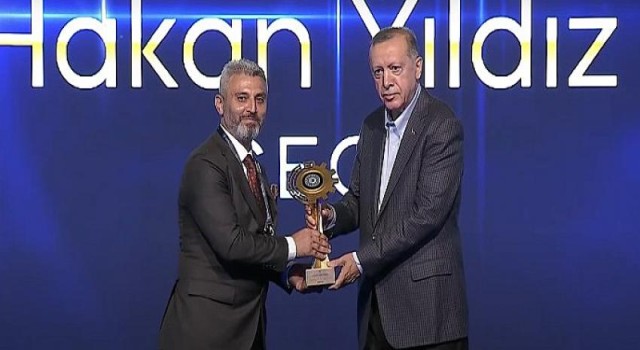 fonbulucu “Türkiye’nin En Aktif Kitle Fonu” ödülünü Cumhurbaşkanı’nın elinden aldı