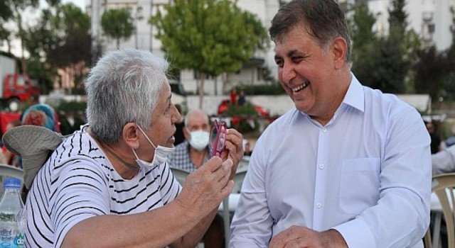 Karşıyaka’da Yüzlerce Can Birlikte Oruç Açtı