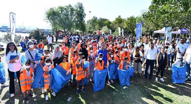 Çevre gönüllüleri İnciraltı Kent Ormanı’nda temizlik yaptı