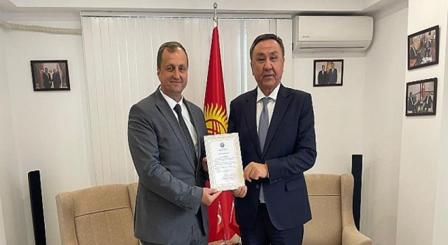 Kırgız Cumhuriyeti’nden Başkan Usta’ya Teşekkür Belgesi