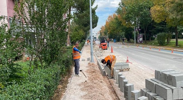 Y. Kaptan Salkım Söğüt ve Çamsakızı’nda kaldırımlar yenileniyor