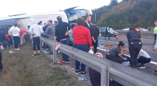 Yolcu otobüsü devrildi: Ölü ve yaralılar var