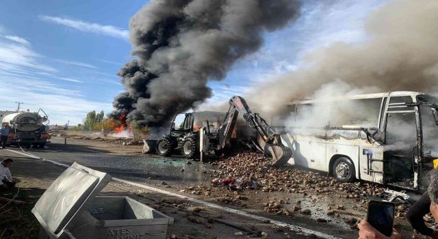 Yolcu otobüsü ile tanker çarpıştı