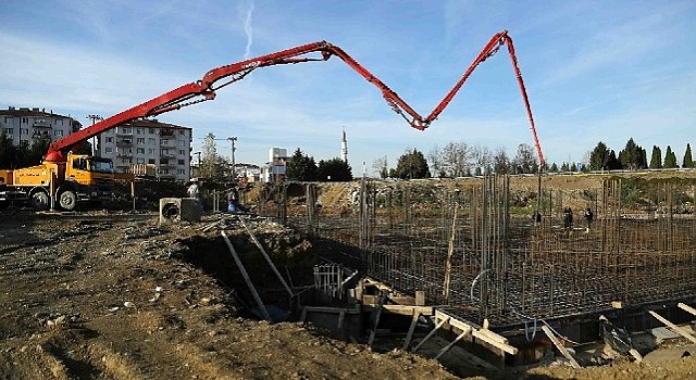 Gölcük Yeni Terminali'nin temel betonu atılıyor