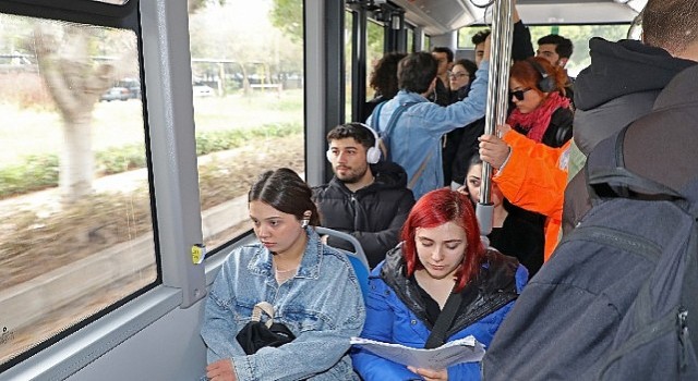 Antalya Büyükşehir'den üniversite öğrencilerine ücretsiz ulaşım