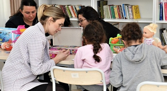 Bornova'dan depremzedelere psikolojik destek