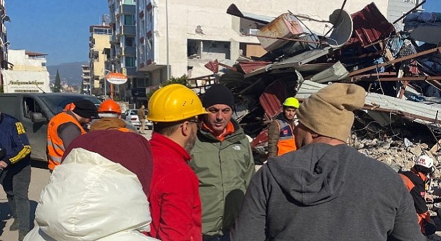 Burhaniye Belediyesi Yardım Tırları Hatay'a Ulaştı