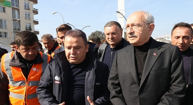 CHP Genel Başkanı Kemal Kılıçdaroğlu ve Antalya Büyükşehir Belediye Başkanı Muhittin Böcek Deprem Bölgesi Hatay'da