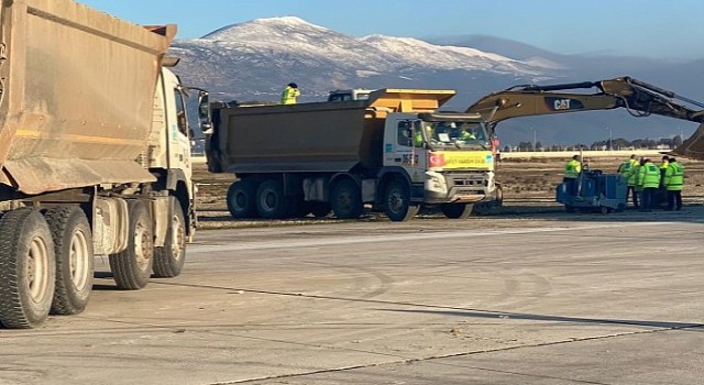 İGA İstanbul Havalimanı Ekipleri Hatay Havalimanı'nı Onarıyor