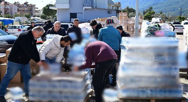 Kemer'den deprem bölgesine yardım tırları gitmeye devam ediyor