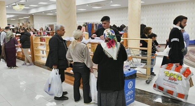 Yenişehir Belediyesi Mersin'de 28 bin depremzedeye ulaştı