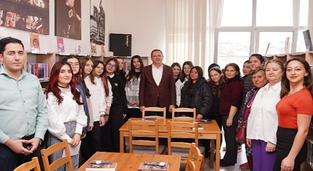 Başkan Mesut Ergin Kütüphane Haftası'nı Öğrencilerle Kutladı