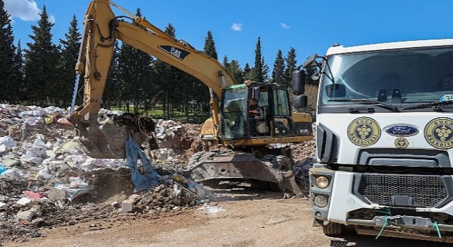 Buca Belediyesi'nden kaçak molozla mücadele
