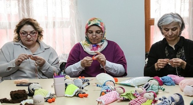 Depremzede Kadınlar İçin Amigurumi Etekinliği