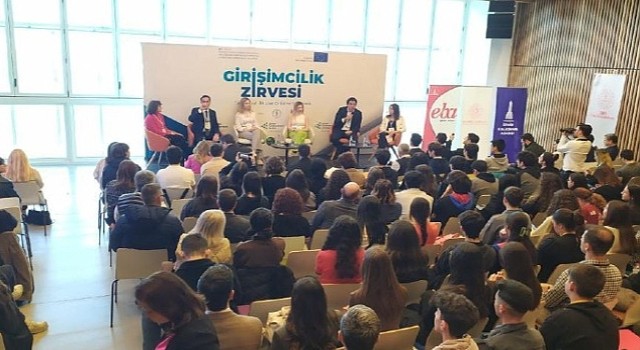 İzmir'de Türkiye'nin İlk “Lise Girişimcilik Zirvesi” Gerçekleştirildi