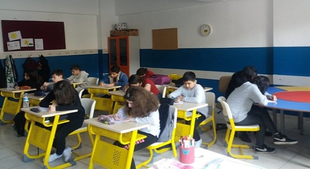 İzmirli Öğrenciler ”Kendi Öykümü Yazıyorum Etkinliği” ile Hayallerini Yazdı