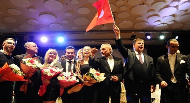 Karşıyaka'da 18 Mart'a Özel Program: ”Bir Ulusun Doğuşu” Canlandırıldı
