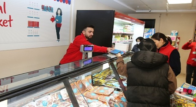 Küçükçekmece'de Bir İlk Paranın Değil, Sevgi VE Dayanışmasının Geçtiği Tek Market: Halk Market