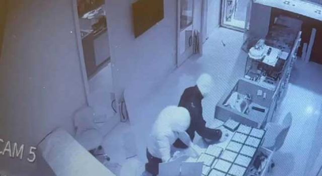 Sahur vakti cep telefonuna baktı hayatının şokunu yaşadı