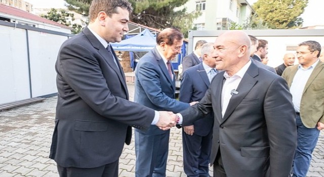 Başkan Soyer, bayramı Osmaniye'de depremzedelerle bir arada geçiriyor