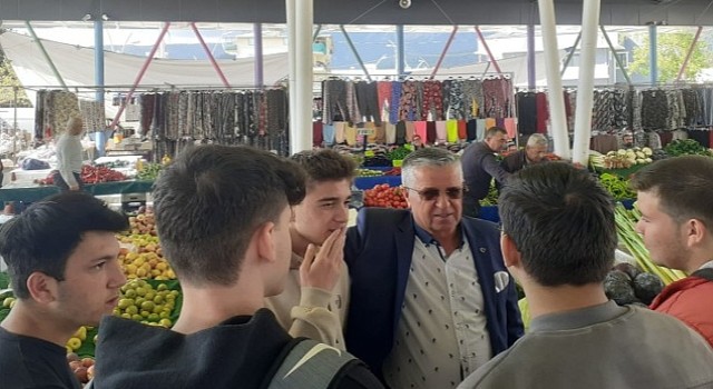 Başkan Topaloğlu'ndan pazar esnafına ziyaret