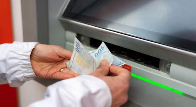 Nisan emekli maaşı erkenden ödeniyor! 2000 TL emekli bayram ikramiyesi ne zaman yatacak?