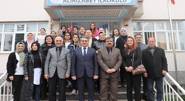 Yıldırım'lı minikler deprem bölgelerine 200 koli gıda yardımı yaptı.