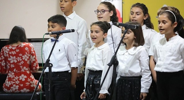 Basamak kursiyerleri yıl sonu gösterileriyle sahnede