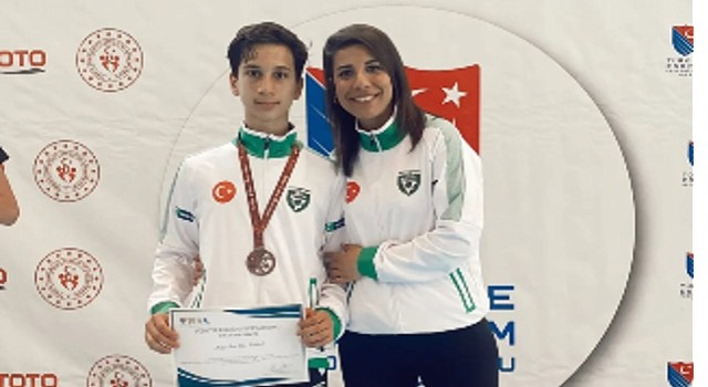 İzmir Yeşilay Spor Kulübü'nden art arda başarı