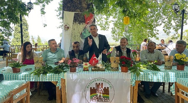 İzmir'in Beydağ ilçesinde Beydağ Belediyesi'nce koordine edilen ”Kestane Gal Arısı Zararlısı” bilgilendirme toplantısı yapıldı.