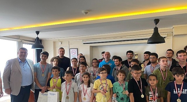 Seferihisar Belediyesi, okulların kapanmasıyla Teos Yaratıcı Yazarlar Evi'nde “Yaza Merhaba Satranç Turnuvası” düzenledi.