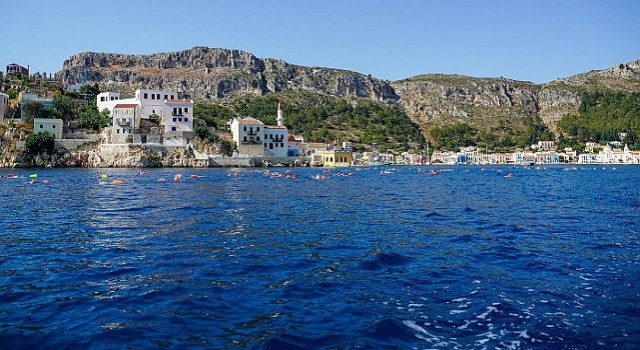 Yunanistan'dan Türkiye'ye 2 kıta ve 2 ülke arasında düzenlenen dünyanın en güzel yüzme yarışı