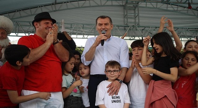 Zeytinburnu'nda Karne Sevinci Şenlikle Kutlandı
