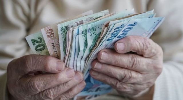 Emekliye yüzde 25 zam yapıldı! Kök maaş hesaplama detayları