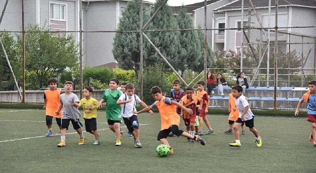Kartepe yaz spor okulları sezonu açtı