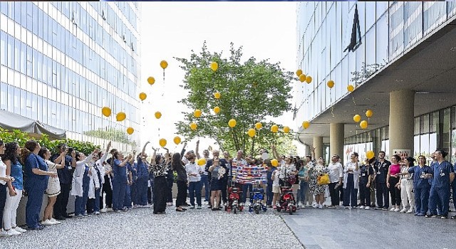 Koç Üniversitesi Hastanesi Çocukluk Çağı Kanserleri Farkındalığı için Jim Clarahan'ı Ağırladı