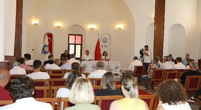 Mudanya Belediyesi'nin temmuz ayı olağan meclis toplantısı Tirilye Kültür Merkezi&#39;nde gerçekleştirildi.