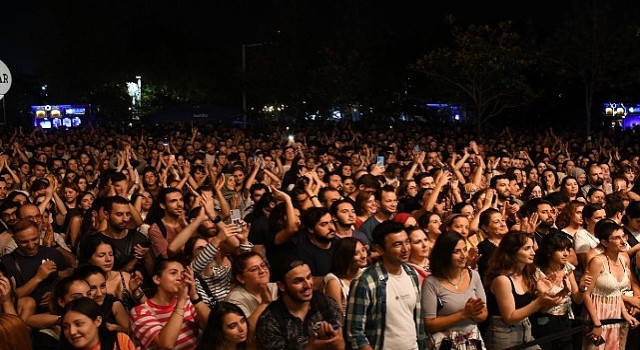 Yıldızlar altında sinema keyfi bu yaz da Kalamış'ta