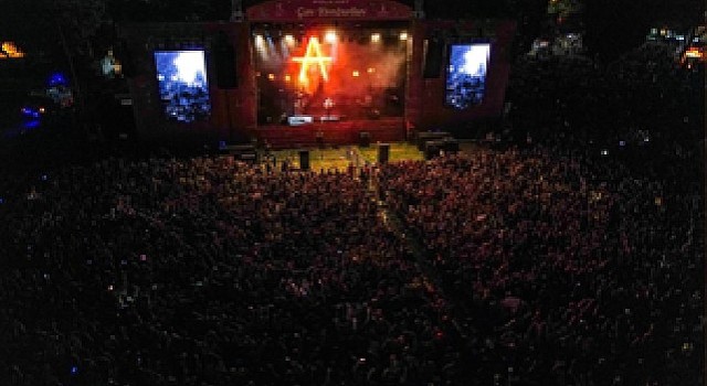 92. İzmir Enternasyonal Fuarı'nı Müziğin Enerjisi Sardı